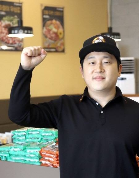 ▲킹콩부대찌개 내포신도시점 이병일 점주 / 사진=에스엘에프앤비