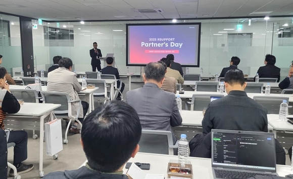 ▲알서포트가 개최한 ‘2025 알서포트 파트너데이’에 파트너사 대표 및 임원 50여 명이 참석했다. / 사진=알서포트 알서포트, 파트너사 임원 초청 ‘2025 파트너데이’ 성료