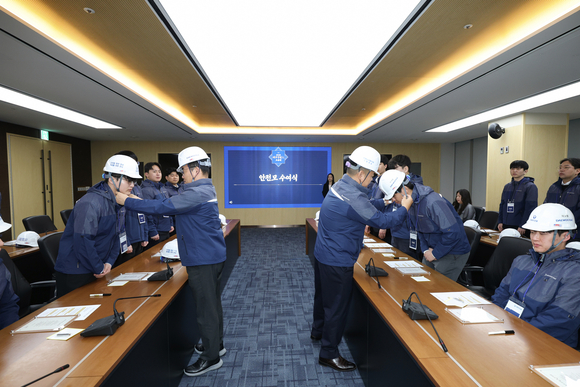 대우건설, 신입사원 노사합동 안전모 수여식 실시