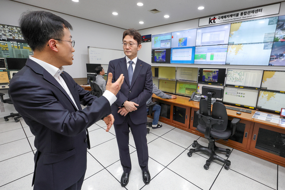 박윤영 KT 대표, 부산 국제통신센터 현장 점검