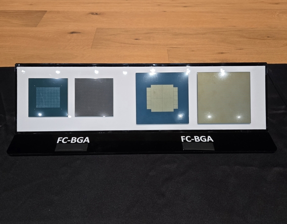 ▲(왼쪽부터) 80바디 FC-BGA, 120바디 FC-BGA가 전시돼 있다. 각 크기별로 제품의 앞,뒷면이 배치돼 있다. / 사진=데이터뉴스 LG이노텍, 패키지솔루션 31년 영업익 1조 목표…사업 전략은?