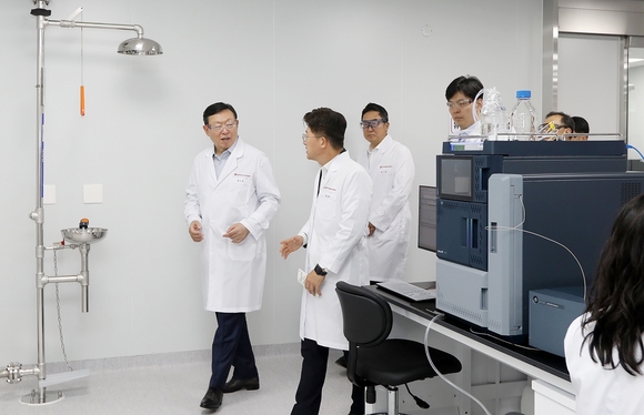 신동빈 롯데 회장, 롯데바이오로직스 송도공장 현장경영
