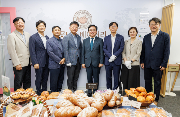 KB증권, 취약계층 경제적 자립 지원하는 베이커리 굿니스 열어