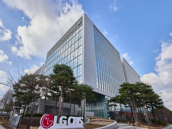 ▲LG CNS 본사 전경 / 사진=LG CNS LG CNS, AI·로보틱스 등 9개 분야 신입사원 세 자릿수 채용