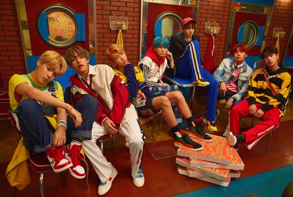 ▲KB국민은행 모델로 발탁된 '방탄소년단(BTS)'의 모습.(사진제공=빅히트 엔터테인먼트)
