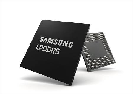 ▲삼성전자가 개발한 ‘10나노급 8Gb LPDDR5 D램’ / 사진=삼성전자