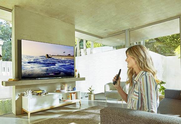 ▲‘iF 디자인 어워드 2019’에서 금상을 받은 ‘LG 올레드 TV’(모델명: 65E9) / 사진=LG전자
