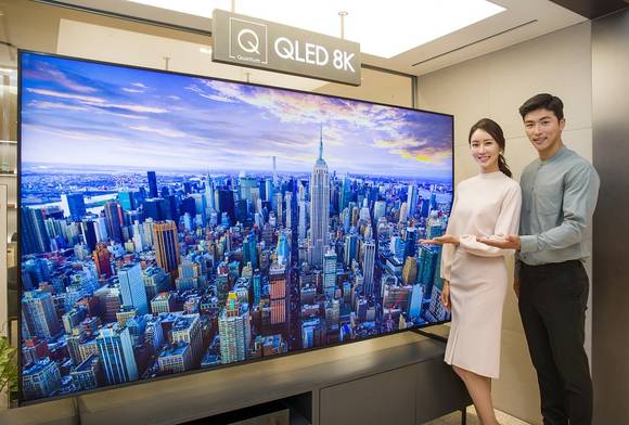 ▲삼성전자가 미국, 유럽에 이어 국내 시장에 판매를 시작한 2019년형 QLED 8K 98형 TV. 출고가는 7700만 원이다. / 사진=삼성전자