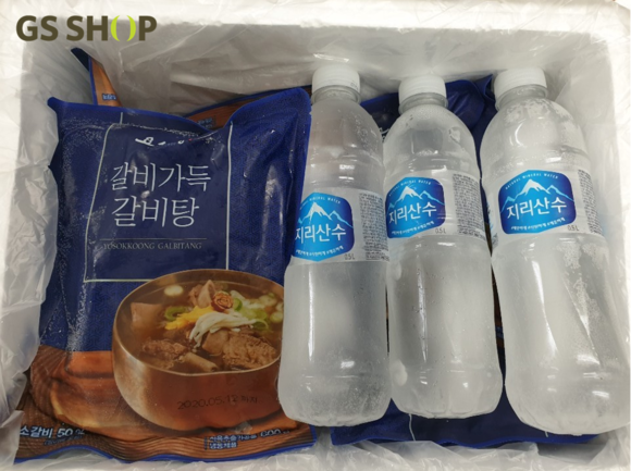 GS홈쇼핑은 지난 7월2일 ‘경주 최부잣집 요석궁 갈비탕’ 방송에서 냉동 생수를 친환경 보냉재로 시범 적용해 판매했다. 사진제공=GS샵