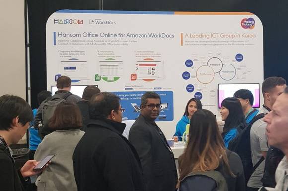 ▲한글과컴퓨터는 2일부터 5일까지 열리는 ‘AWS 리이벤트 2019’에 참가해 다양한 오피스 SW 제품군을 선보인다. 사진은 지난해 열린 ‘AWS 리이벤트 2018’의 한글과컴퓨터 전시부스 모습 / 사진=한글과컴퓨터