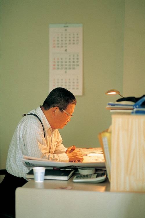 ▲연암대 한 켠에 마련된 조립식 건물 내의 작은 사무실. 구자경 명예회장은 이 정도면 과분한 공간이라고 생각했다. / 사진=LG