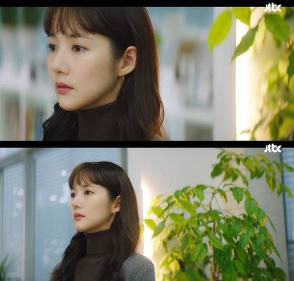▲드라마 ‘날씨가 좋으면 찾아가겠어요’ 속 제이에스티나 ‘루체르나’를 착용한 박민영. (사진제공=제이에스티나)