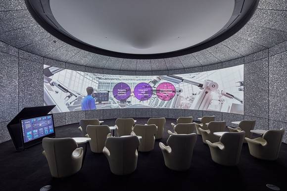 ▲iF 디자인 어워드를 수상한 LG CNS의 B.E.A.T가 적용된 1층 데모써클룸 / 사진=LG CNS