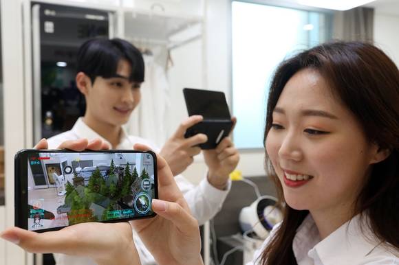 ▲LG유플러스는 5G 서비스 ‘U+AR’에 AR게임 테마를 추가하고 AR게임 3종을 출시한다. / 사진=LG유플러스