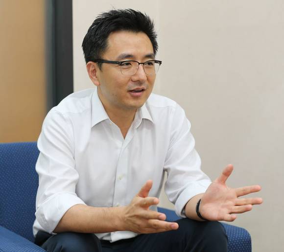 ▲송호철 더존비즈온 플랫폼사업부문 대표(상무)는 인터뷰 내내 비즈니스 플랫폼이 제공하는 ‘연계’와 ‘융합’의 힘을 강조했다.