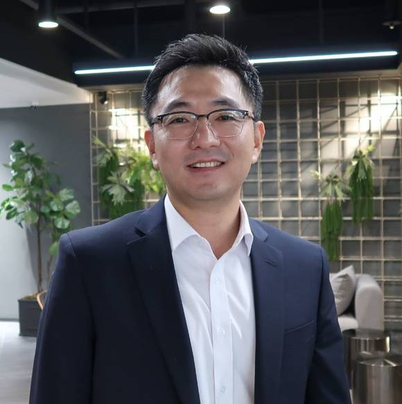 ▲송호철 더존비즈온 플랫폼사업부문 대표는 비즈니스 플랫폼이 업무용 IT 솔루션 제공방식의 주류로 빠르게 자리잡을 것으로 보고 있다.