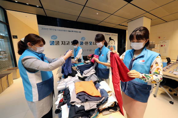 ▲대우건설이 '쿨쿨자고 있는 쿨한 옷 나눔캠페인'을 통해 의류 기부 캠페인을 실시했다 / 사진=대우건설