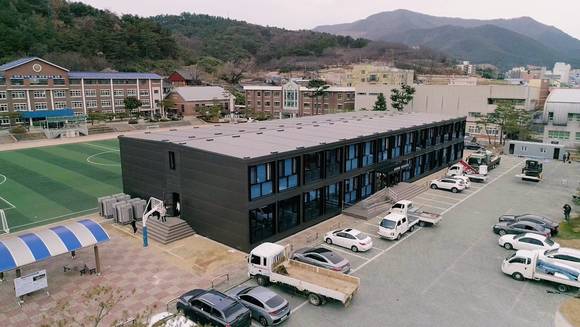 ▲차세대 친환경 건축공법인 스틸 모듈러로 제작한 고창고등학교 / 사진=포스코