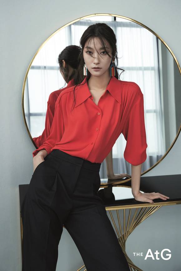 ▲CJ ENM 오쇼핑부문 '더엣지'이 가을 신상품을 출시한다. 위 사진은 새로운 모델로 발탁된 박지혜 / 사진=CJ ENM 오쇼핑부문
