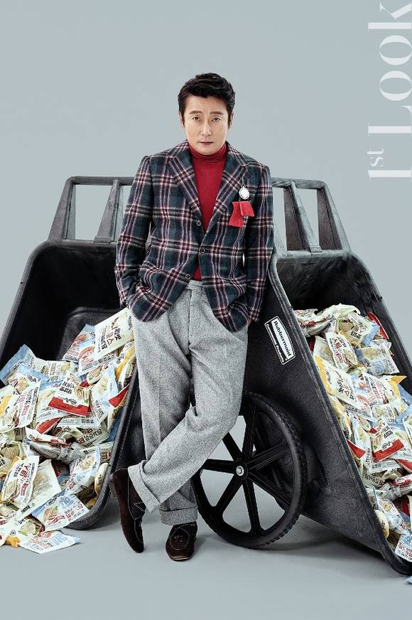 ▲랭킹닭컴의 다양한 제품이 활용된 퍼스트룩 화보 / 사진=퍼스트룩
