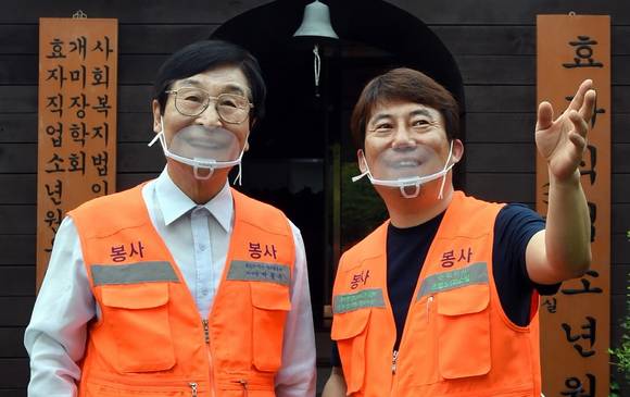 ▲LG 의인상 수상자로 결정된 사랑의 식당 박종수 원장(왼쪽)과 조영도 총무이사 / 사진=LG