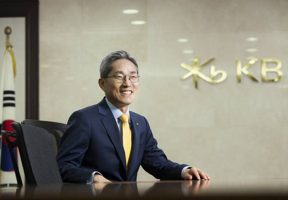 ▲차기 회장 최종 후보자로 선정된 윤종규 현 KB금융지주 회장 / 사진=KB금융지주