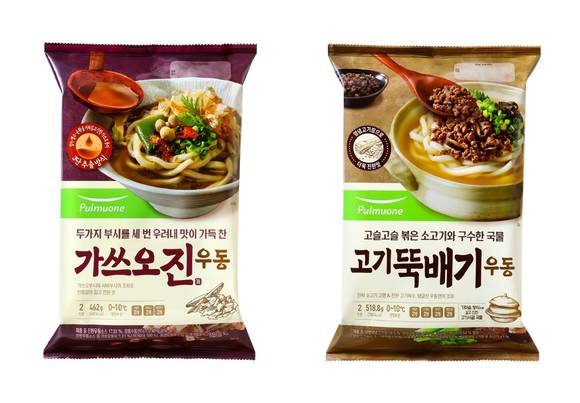 ▲풀무원이 출시한 ‘가쓰오 진 우동’(왼쪽)과 ‘고기뚝배기 우동' / 사진=풀무원