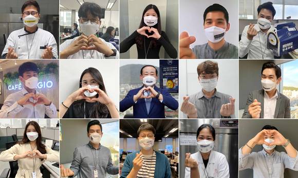 ▲창립 기념 사회공헌 행사에 참여하는 황재복 파리크라상 대표이사(정가운데) 및 임직원 / 사진=파리바게뜨