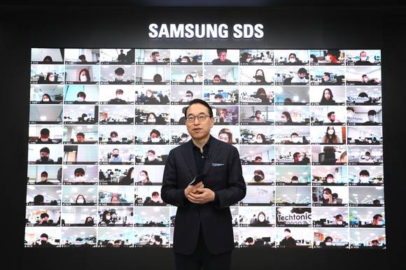 ▲삼성SDS 홍원표 대표가 ‘테크토닉(Techtonic) 2020’에서 환영사를 하고 있다. / 사진=삼성SDS