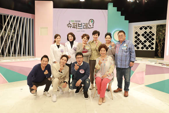 ▲SK브로드밴드의 ‘슈퍼브레인 시즌 1’은 개그맨 박미선과 허경환이 MC로 출연하고 ‘슈퍼브레인’을 개발한 교수진들도 직접 출연한다. / 사진=SK브로드밴드