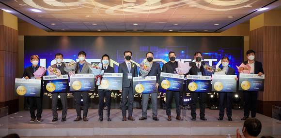 ▲와이즈넛이 지난 3일 ‘2020 대한민국 ICT대상’에서 지능정보(AI)부문 대상기업으로 선정돼 과학기술정보통신부 장관상을 수상했다. / 사진=와이즈넛