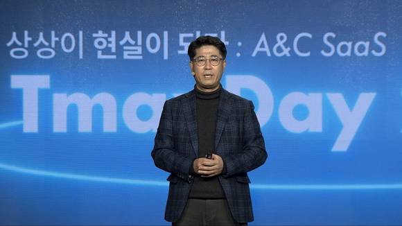 ▲이동석 티맥스에이아이 부사장이 ‘AI 시대를 맞아 기업의 새로운 미래를 열다 : 하이퍼컴퍼니’를 주제로 발표하고 있다. / 사진=티맥스