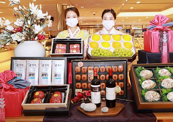 ▲롯데백화점이 18일 전 점에서 설 선물세트 본 판매 행사를 시작한다. / 사진=롯데백화점