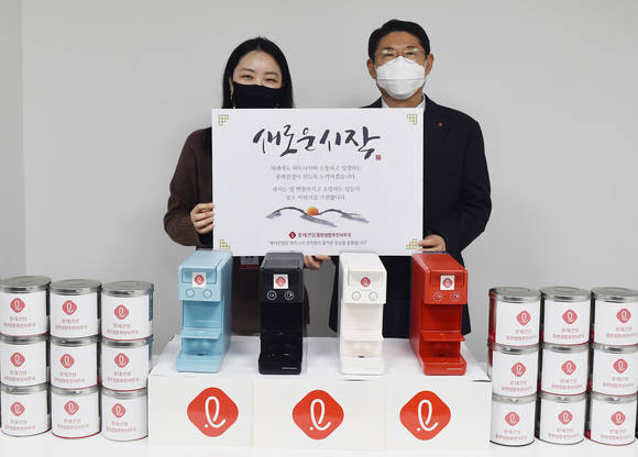 ▲롯데건설이 새해 선물로 우수 파트너사 51개 업체에 커피머신을 지급했다 / 사진=롯데건설