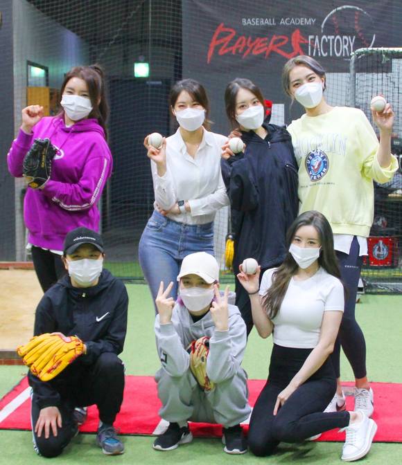 ▲왼쪽 위에서부터 시계방향으로 가수 쏘킴, 방송인 김은비, 방송인 가정연, 미스코리아 이정연, 가수 지세희, 개그우먼 겸 가수 박진주, 방송인 서진영 / 사진=한국연예인야구협회