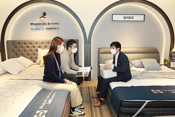 ▲롯데백화점의 '홈스타일링 페어' / 사진=롯데백화점