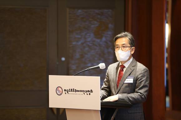 ▲유병한 한국SW저작권협회 회장이 24일 오전 서울 삼성동 그랜드인터컨티넨탈호텔에서 개최된 제22회 정기총회에서 취임 수락 연설을 하고 있다. / 사진=한국SW저작권협회