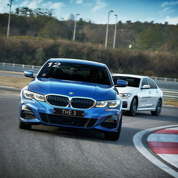▲BMW 드라이빙 센터 주행 차량 / 사진=한국타이어