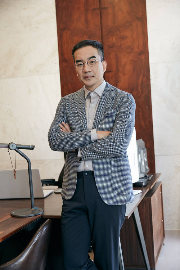 ▲LF 마에스트로가 명사와의 인터뷰 ‘월간 마에스트로’ 캠페인을 전개한다. / 사진=LF
