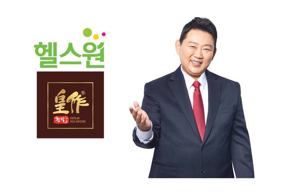 ▲롯데헬스원 황작이 한의사 이경제 원장과 상품 개발 업무 협약을 체결했다. / 사진=롯데제과