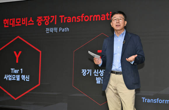 ▲정수경 현대모비스 기획부문장(부사장)이 회사의 중장기 성장 전략과 비전을 발표하고 있다 / 사진=현대모비스