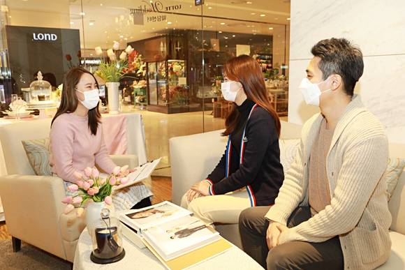 ▲롯데백화점은 '롯데백화점 웨딩멤버스' 고객들을 대상으로 백화점 전점에서 '롯데 웨딩 프로모션'을 진행한다. / 사진=롯데쇼핑