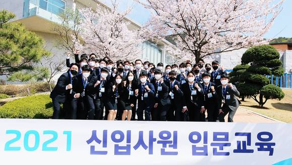 ▲하이트진로가 ‘2021년 대졸 공채’를 통해 신입사원들을 최종 선발했다. / 사진=하이트진로