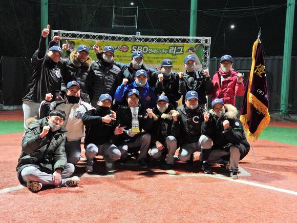 ▲제15회 고양-한스타 SBO 연예인야구리그가 오는 26일 경기도 고양시 장항야구장에서 개막한다. 사진은 제14회 고양-한스타 SBO리그 우승팀인 ‘크루세이더스’ / 사진=한국연예인야구협회