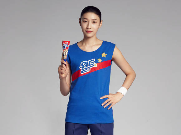 ▲롯데제과 월드콘이 광고모델로 ‘배구여제’ 김연경을 발탁했다. / 사진=롯데제과