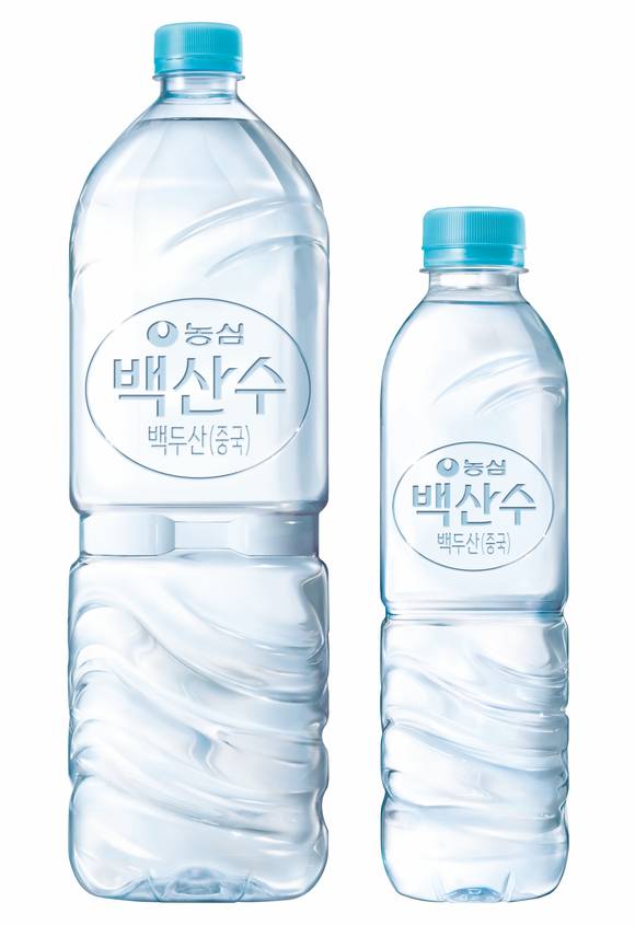 ▲농심은 백산수의 50%를 연말까지 무라벨로 전환한다. / 사진=농심