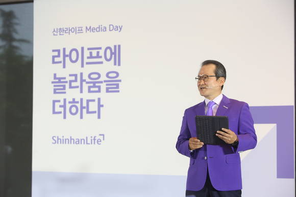 ▲성대규 신한라이프 대표(내정)가 기자간담회에서 발표하고 있다. / 사진=신한생명