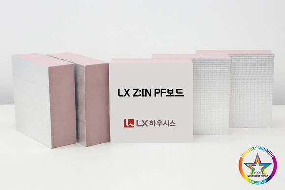 ▲제24회 올해의 에너지위너상에서 에너지 절약상을 수상한 LX Z:IN PF보드 / 사진=LX하우시스