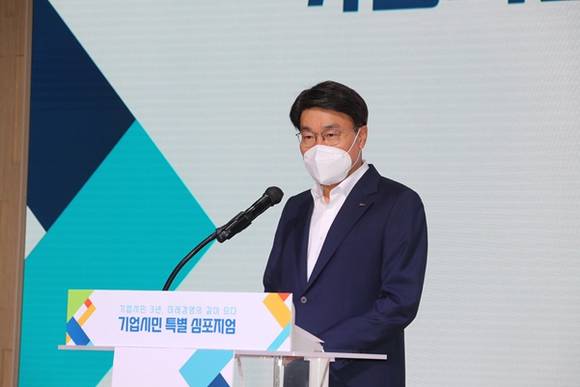 ▲최정우 포스코그룹 회장이 기업시민 선포 3년을 맞아 개최한 기업시민 심포지엄에서 인사말을 하고 있다. / 사진=포스코