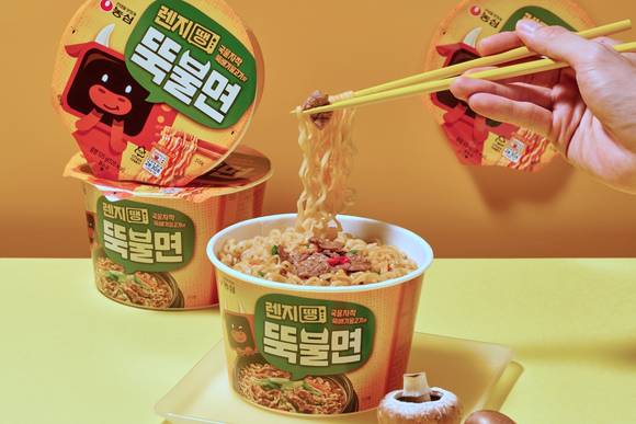 ▲농심이 출시한 용기면 신제품 '렌지땡 뚝불면' / 사진=농심